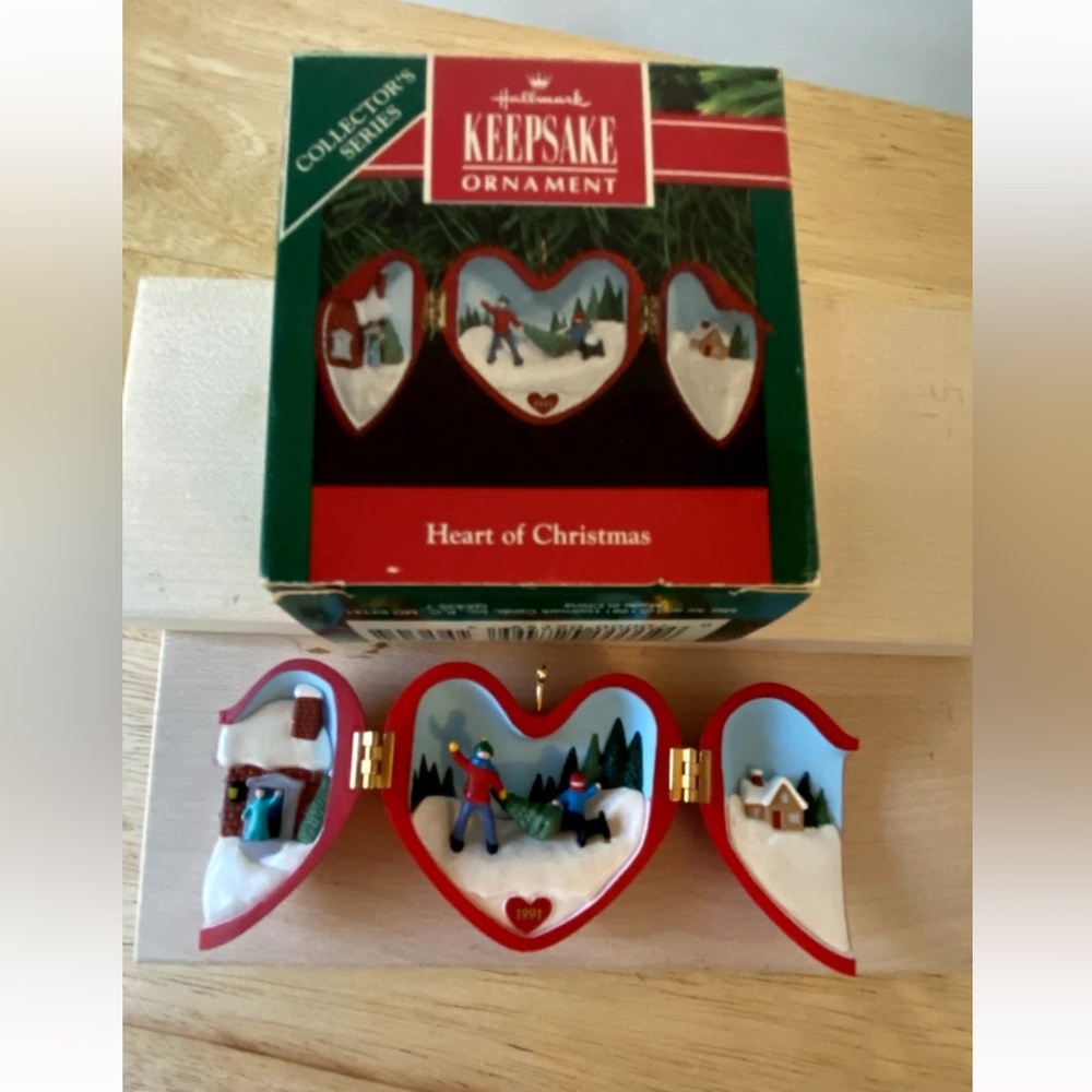1991 Hallmark Christmas Tree Ornament Keepsake Heart of Christmas 2nd in series